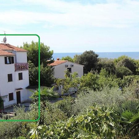 Apartmen Relax 200 M T Beach Rovinj Exteriör bild