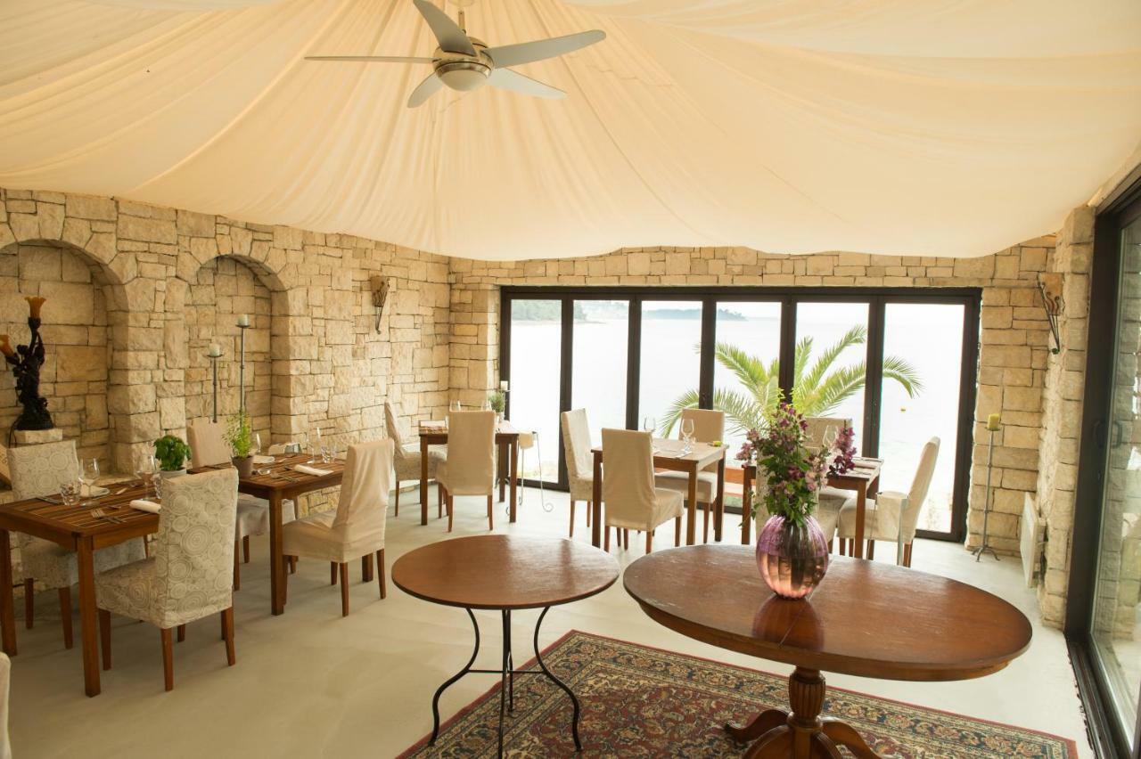 Apartmen Relax 200 M T Beach Rovinj Exteriör bild