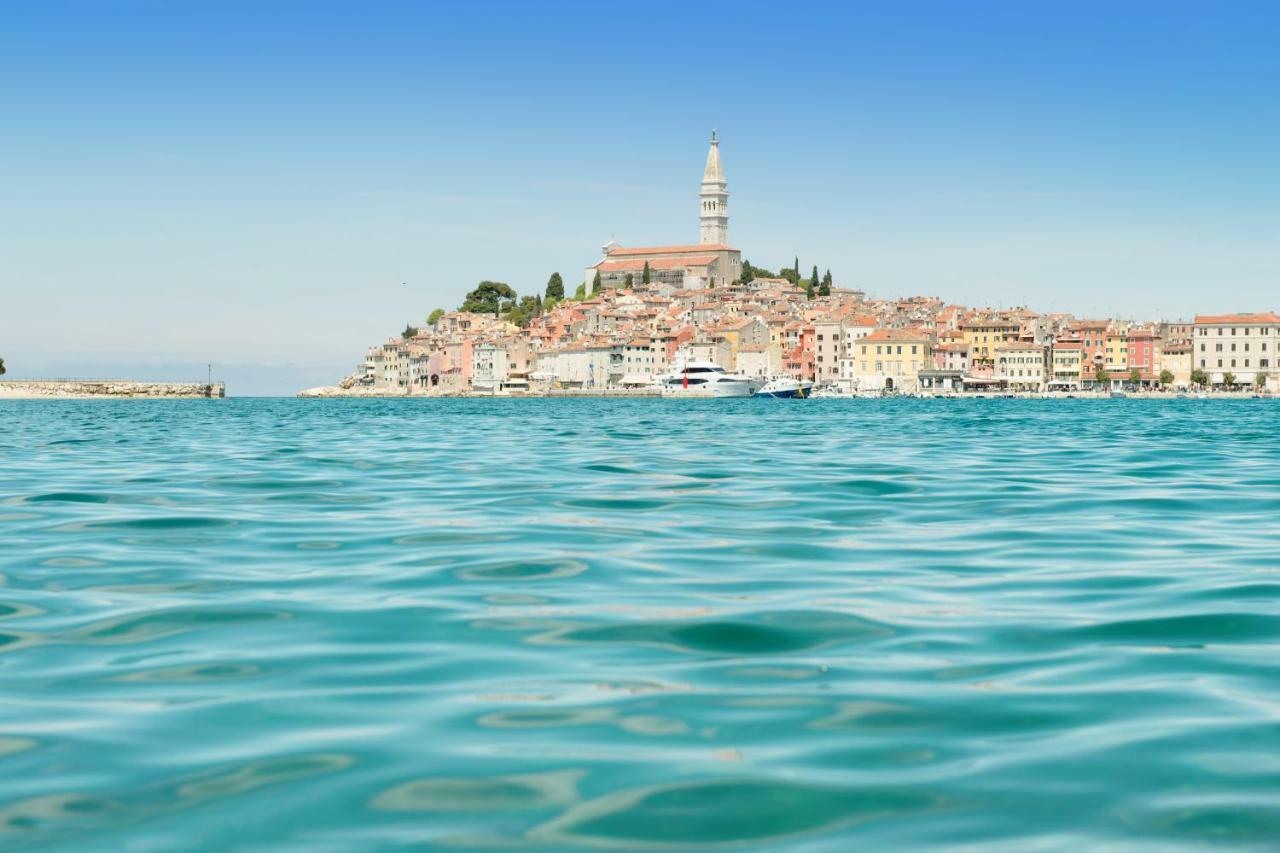 Apartmen Relax 200 M T Beach Rovinj Exteriör bild