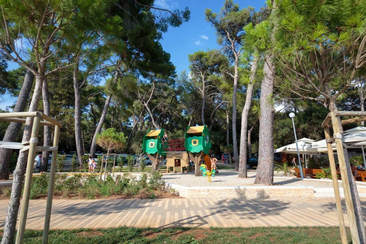 Apartmen Relax 200 M T Beach Rovinj Exteriör bild